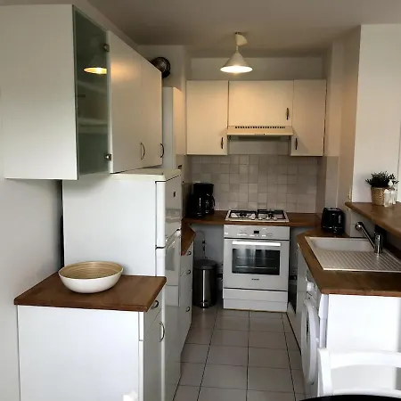 Apartment T2 Plein Pieds Avec Parking Gratuit *
