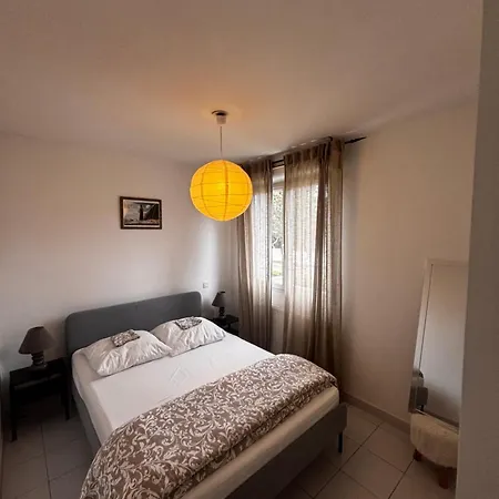 Apartment T2 Plein Pieds Avec Parking Gratuit *